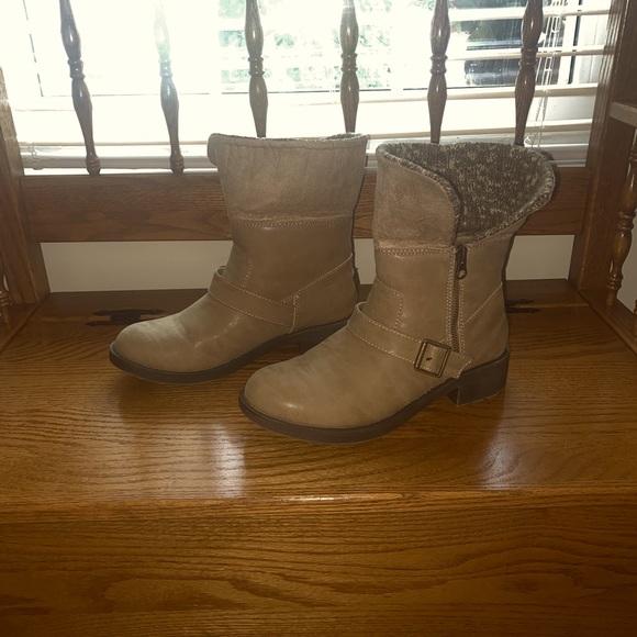 "SOLD" NWOT Rocket Dog Women's Zip-Up Tan Suede Ankle Sweater Boots Size 8 - Picture 3 of 5